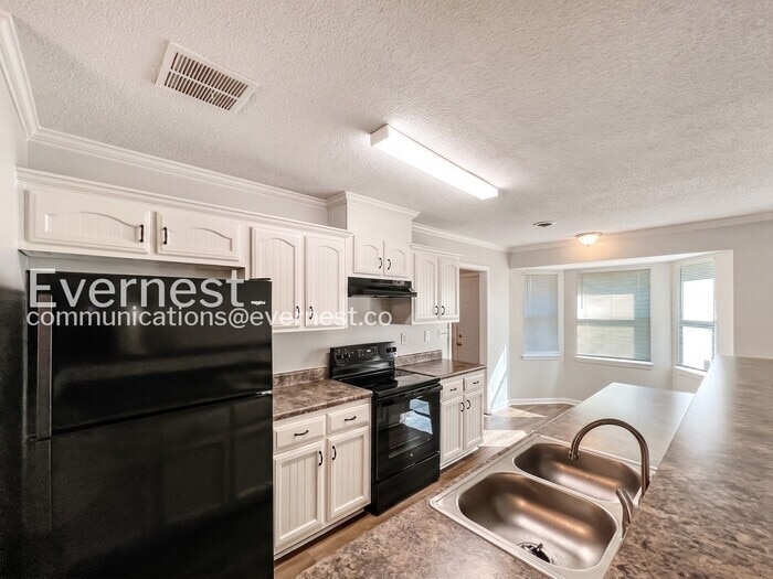 Building Photo - 8250 Chesterfield Dr