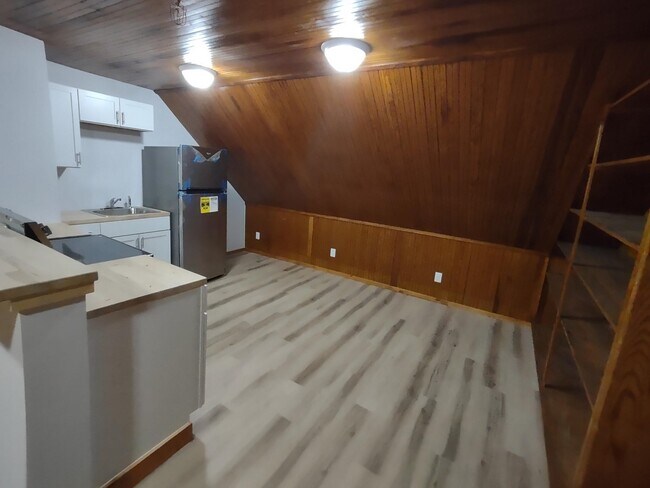 Building Photo - 109 Pleasant St