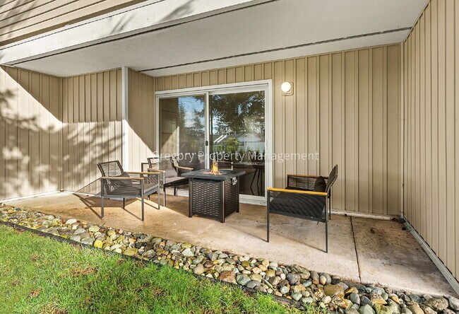 Building Photo - 12415 NE 130th Ct