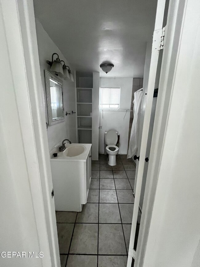 Building Photo - 813 Elmwood Ct