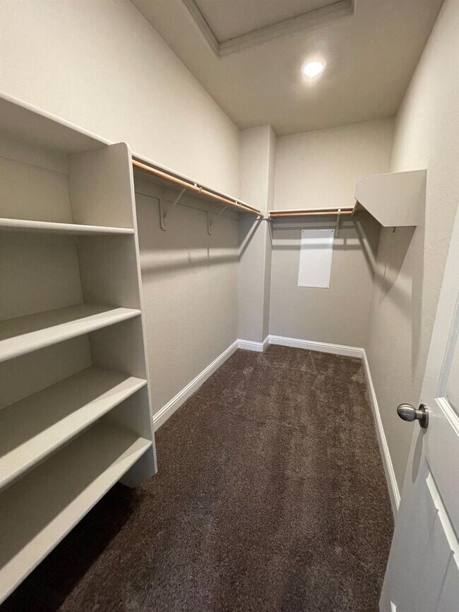 Building Photo - Modern Living Meets Clovis Charm!