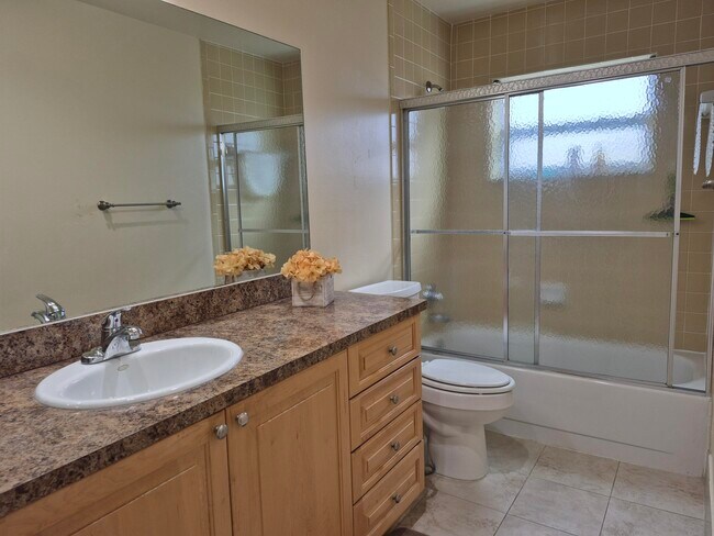 Building Photo - 4470 Lucerne Villas Ln