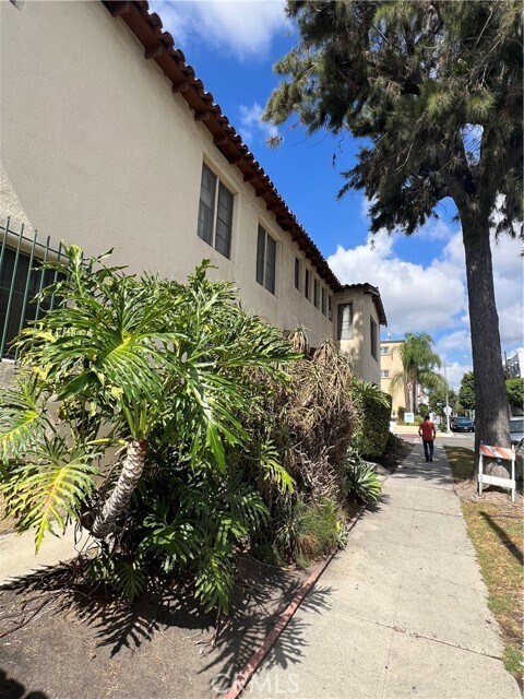 Building Photo - 353 S Orlando Ave