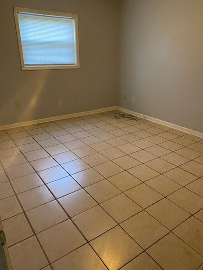 Building Photo - 6015 Warm Springs Ct