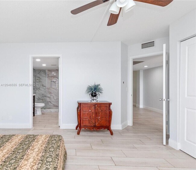 Building Photo - 1110 SW 125th Ave