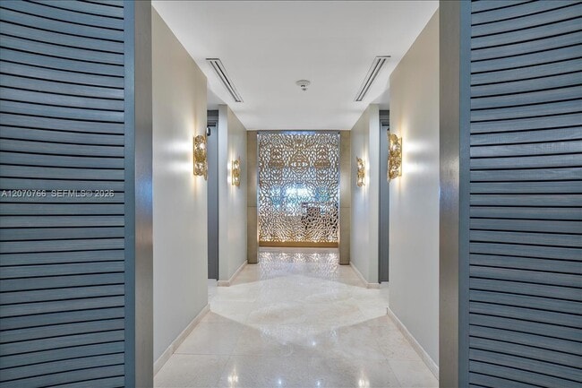 Building Photo - 10275 Collins Ave