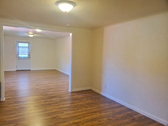 Building Photo - 2 br, 1 bath House - 825 Dr ML King Way