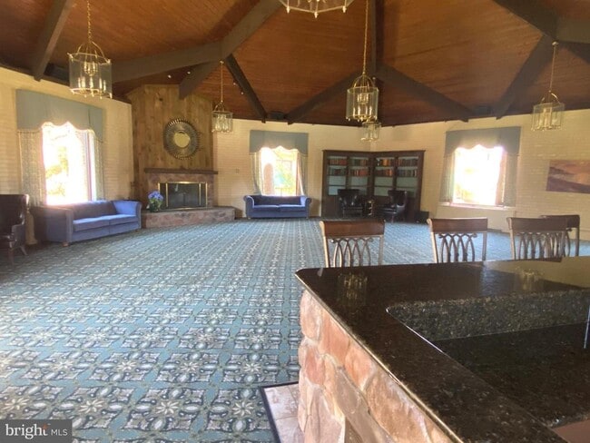 Building Photo - 6924 Hanover Pkwy