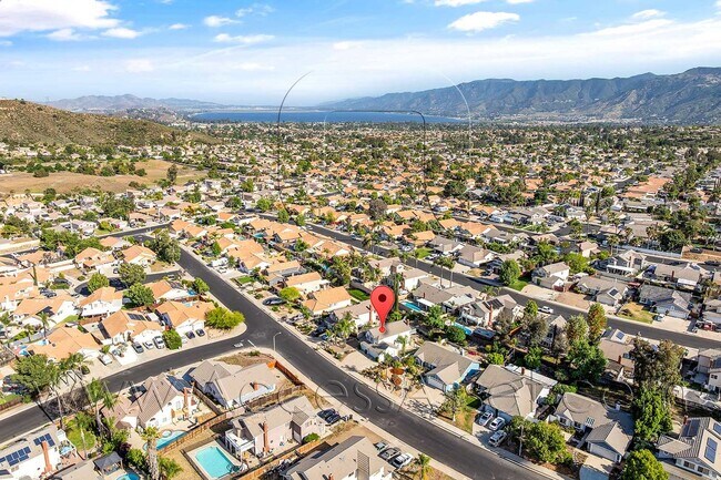 Building Photo - Charming 3 Bed/2.5 Bath Home With A Spacious Backyard And 3-Car Garage in Lake Elsinore!