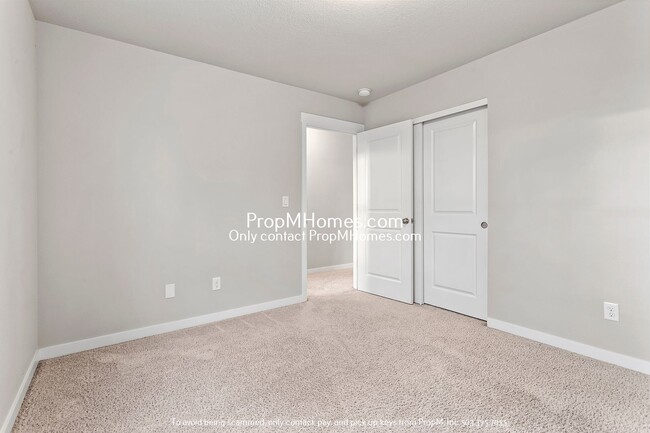 Building Photo - Gorgeous 4 Bedroom in West Linn! - Lovely ...