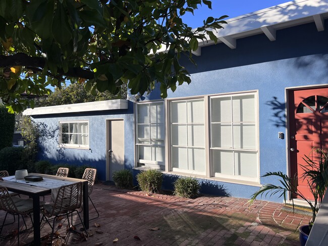 Building Photo - 3200 Oak Ave