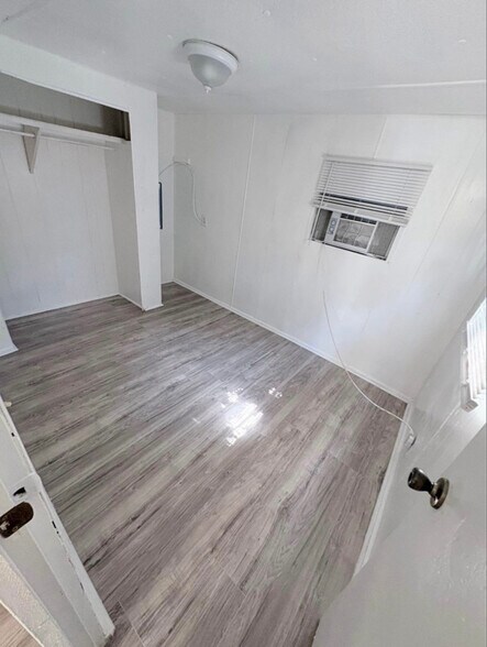 Building Photo - 215 Weeks Rd