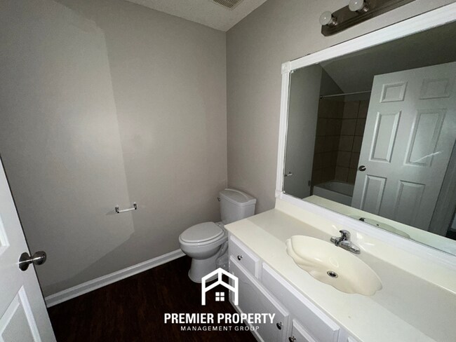 Building Photo - Beautiful 3BR/2BA Near Southwind | Soaring Vaulted Ceilings, Fireplace & Quiet Cove