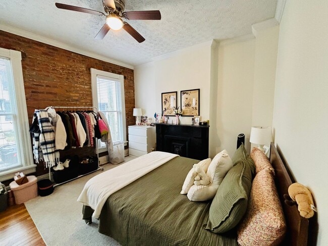 Building Photo - 111 E Blenkner St