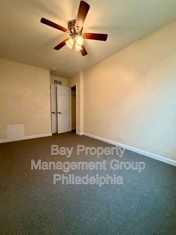 Building Photo - 1668 E Walnut Ln