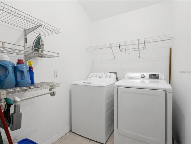 Building Photo - 437 Bridgewater Ct