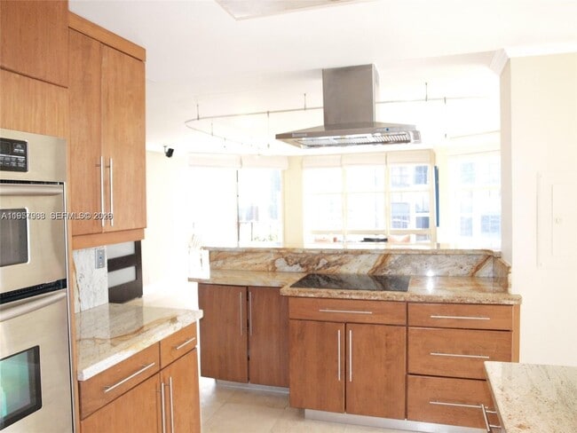 Building Photo - 1901 Brickell Ave