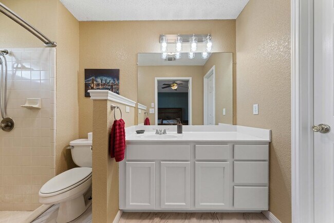 Building Photo - Charming 3-Bed Home with Fireplace & Garage in New Braunfels – 1,505 Sq Ft of Comfort