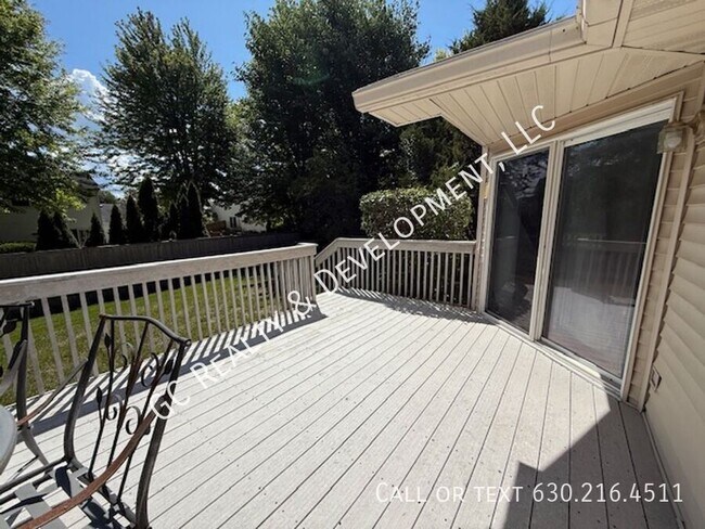 Building Photo - 735 Grandview Dr