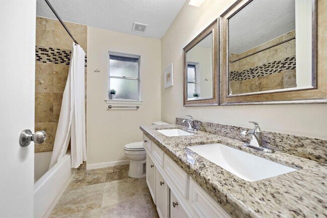 Building Photo - 9715 Lawngate Dr