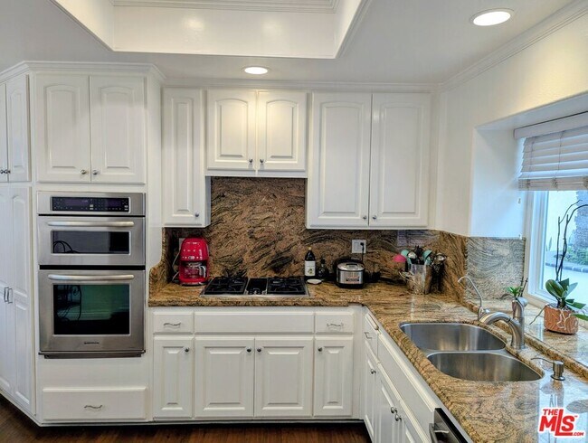 Building Photo - 2730 Point Del Mar