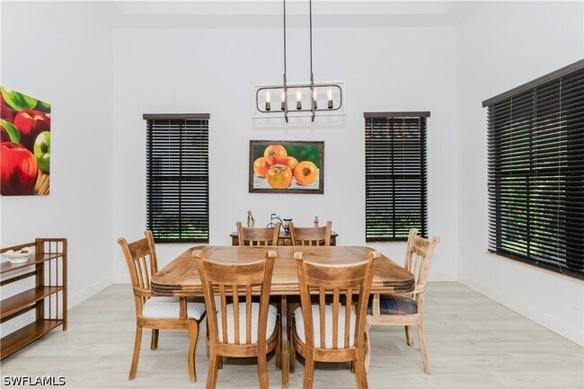 Building Photo - 5169 Roma St S