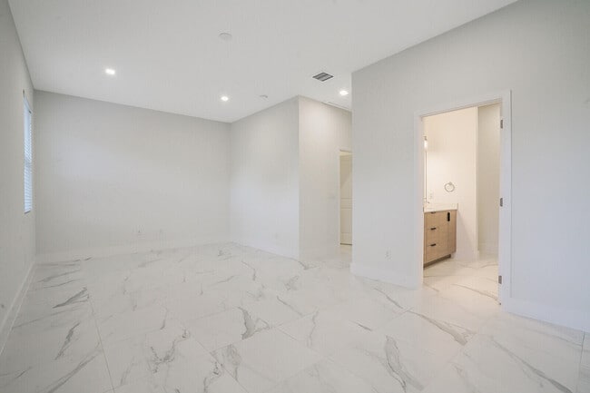 Building Photo - 352 Bella Sol Way