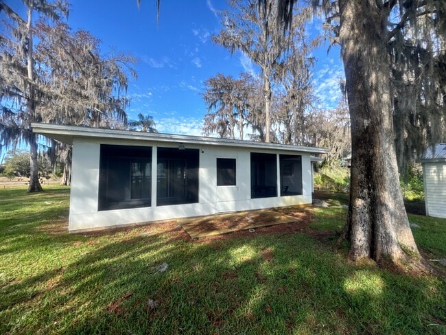 Building Photo - 19 Windy Point Rd