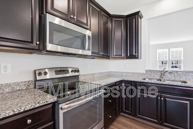 Building Photo - 72 Norwood Dr