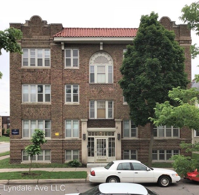 Building Photo - 2544 Harriet Ave
