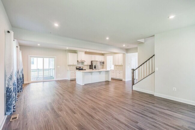 Building Photo - 8327 Legacy Cir E