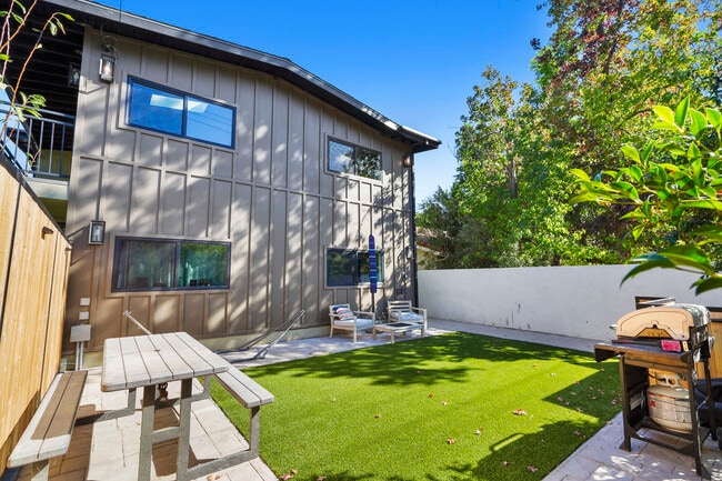 Building Photo - 10028 Shoup Ave