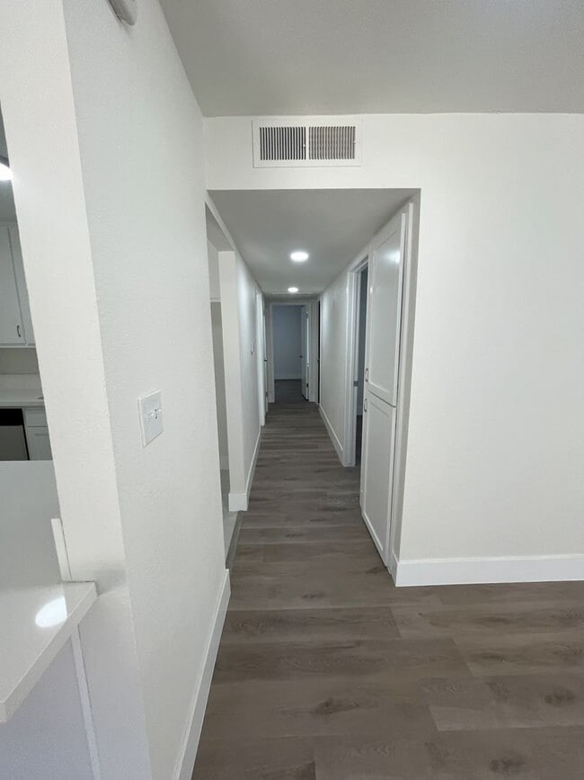 Building Photo - Downstairs Unit Newly Remodeled!!! MUST SE...