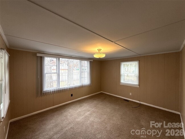 Building Photo - 3131 Seymour Dr