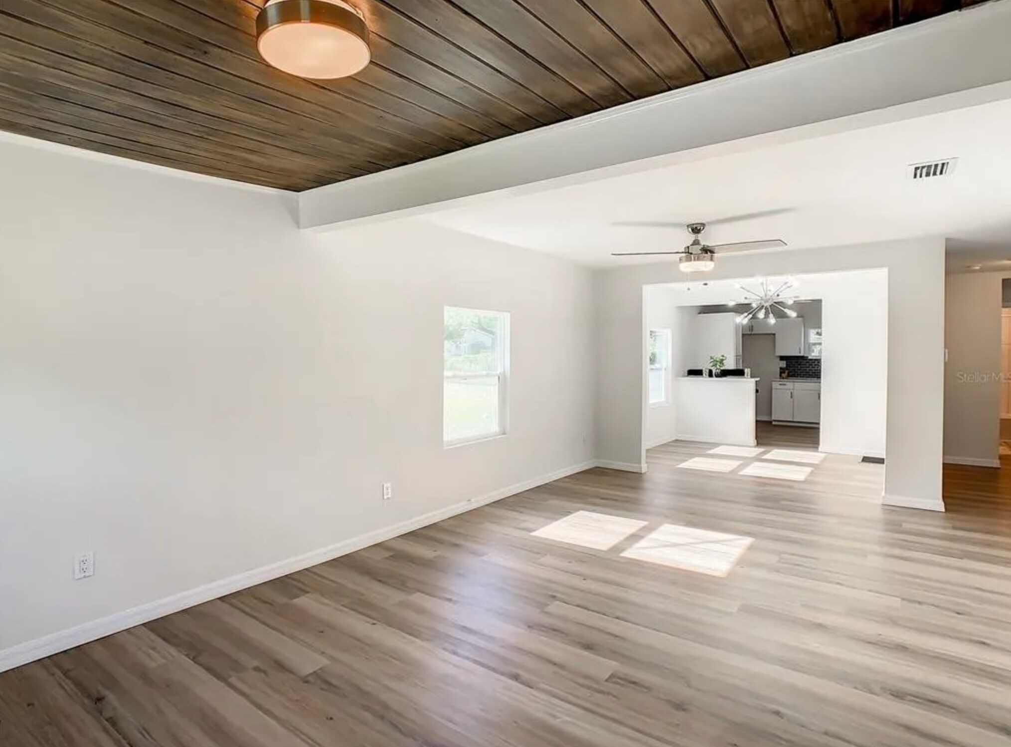 Building Photo - 115 W Redding St