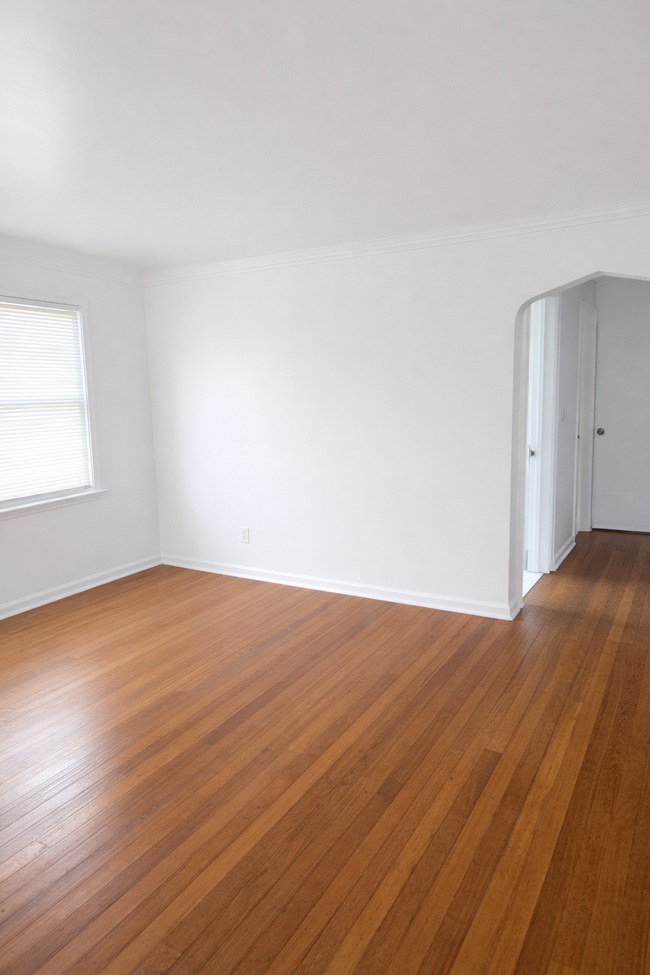 Building Photo - 14274 Kilbourne Ave