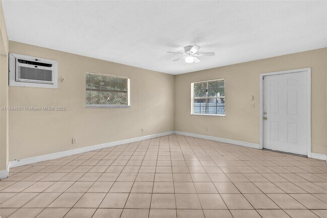 Building Photo - 2751 NW 14th Ct