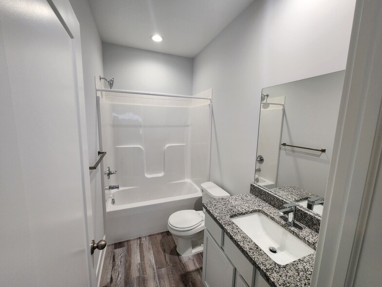 Master Bathroom - 5371 Nolen