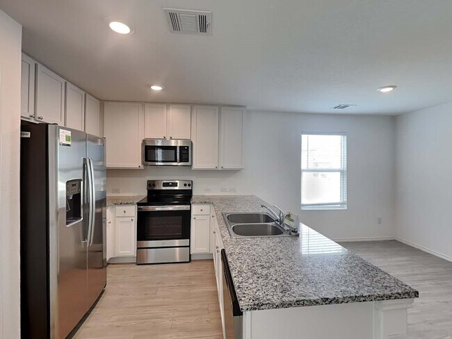 Building Photo - 144 Parish Ln