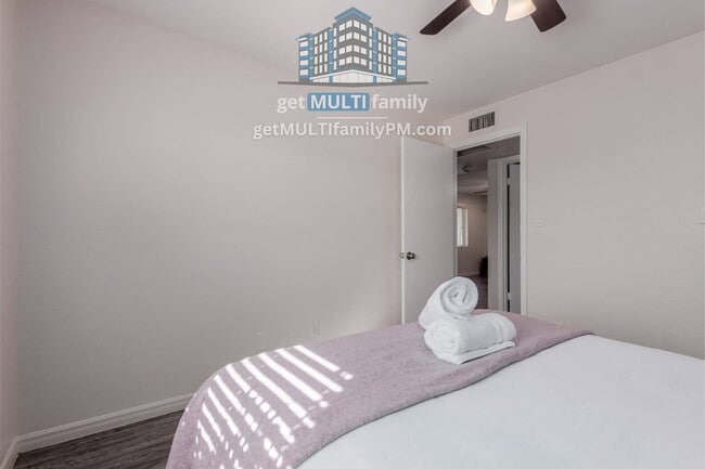 Building Photo - 515 W Pebble Beach Dr