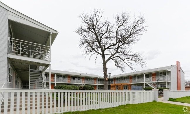Building Photo - Delaware Plaza Apartments