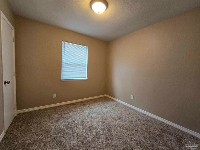 Building Photo - 6202 Fairview Dr