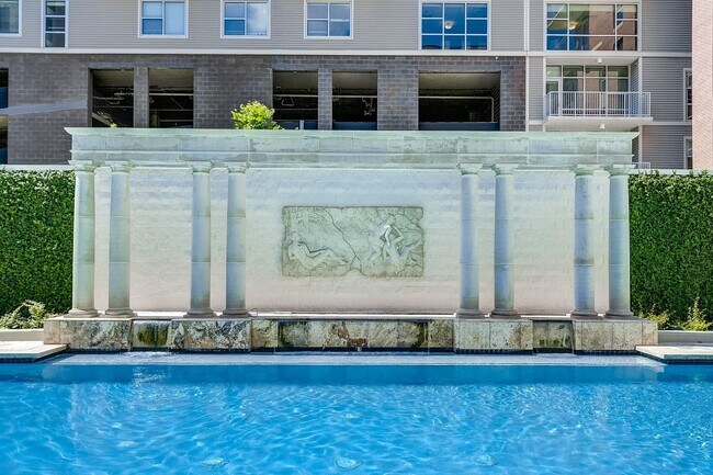 Building Photo - 1005 S Shepherd Dr