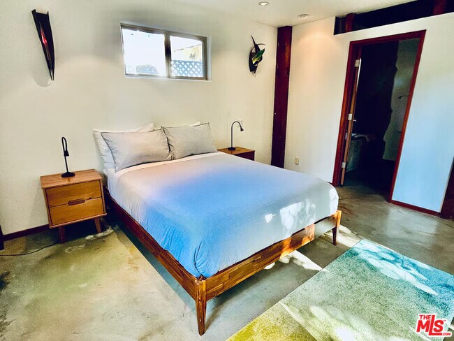 Building Photo - 3617 Maplewood Ave