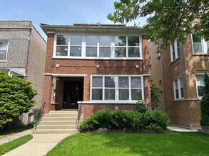Building Photo - 4839 N Kedvale Ave