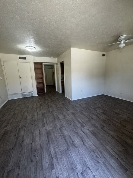 Entrance/ Livingroom - The 321 Apartments