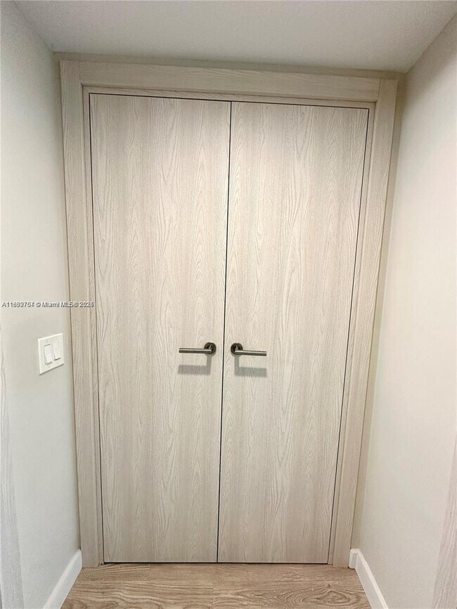 Building Photo - 201 Golden Isles Dr