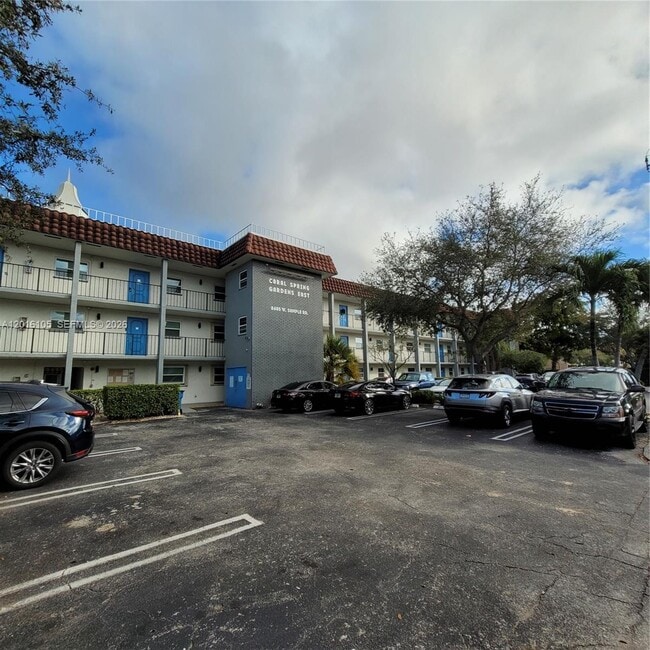 Building Photo - 8605 W Sample Rd