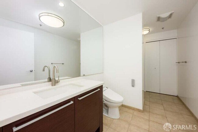 Building Photo - 425 1st St