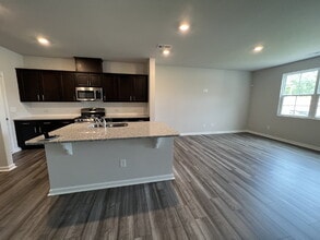 Building Photo - Lennar 3 bedroom townhouse with luxury vinyl plank floor in Ellis walk community